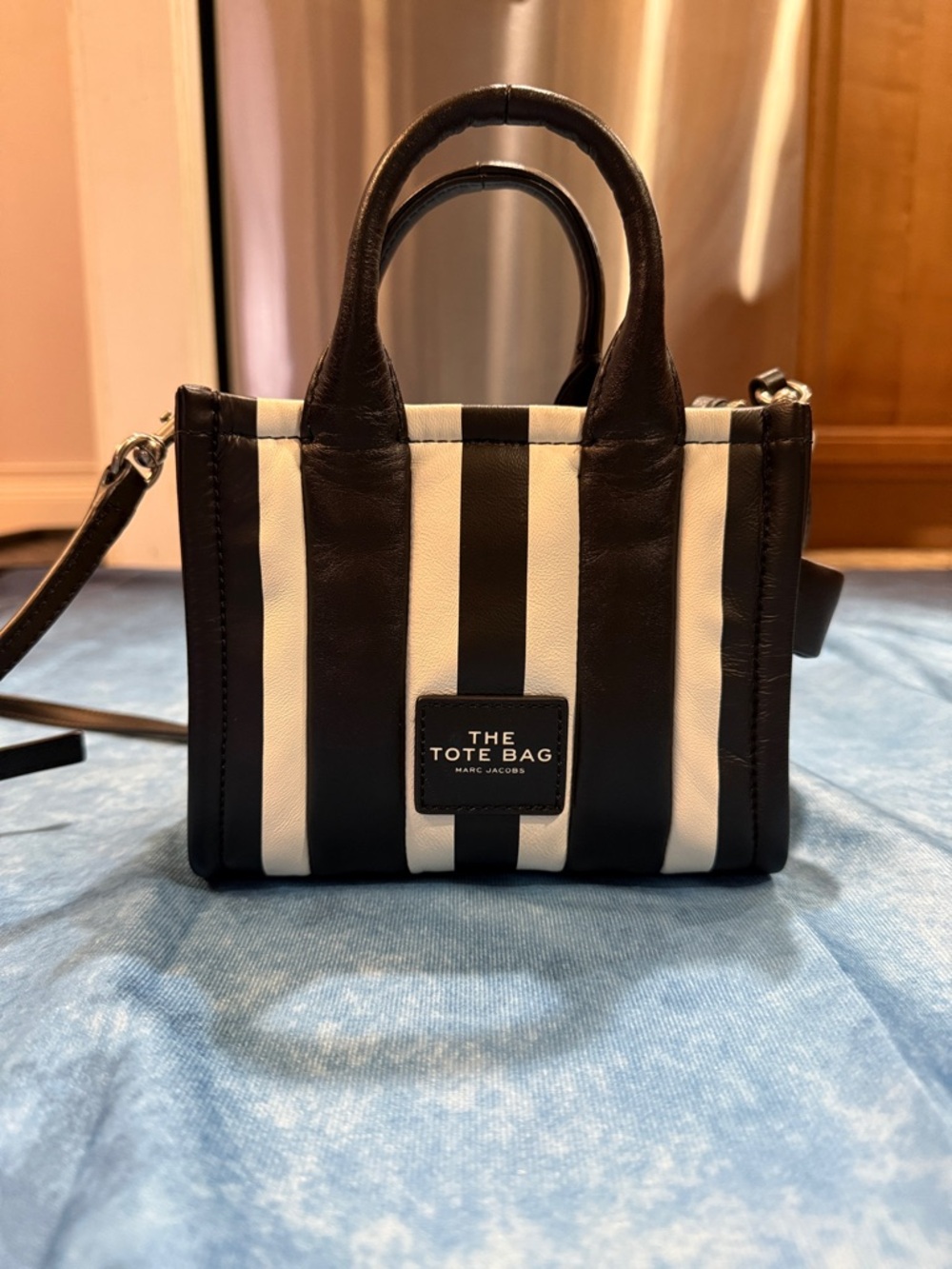 marc jacobs black and white striped crossbody bag